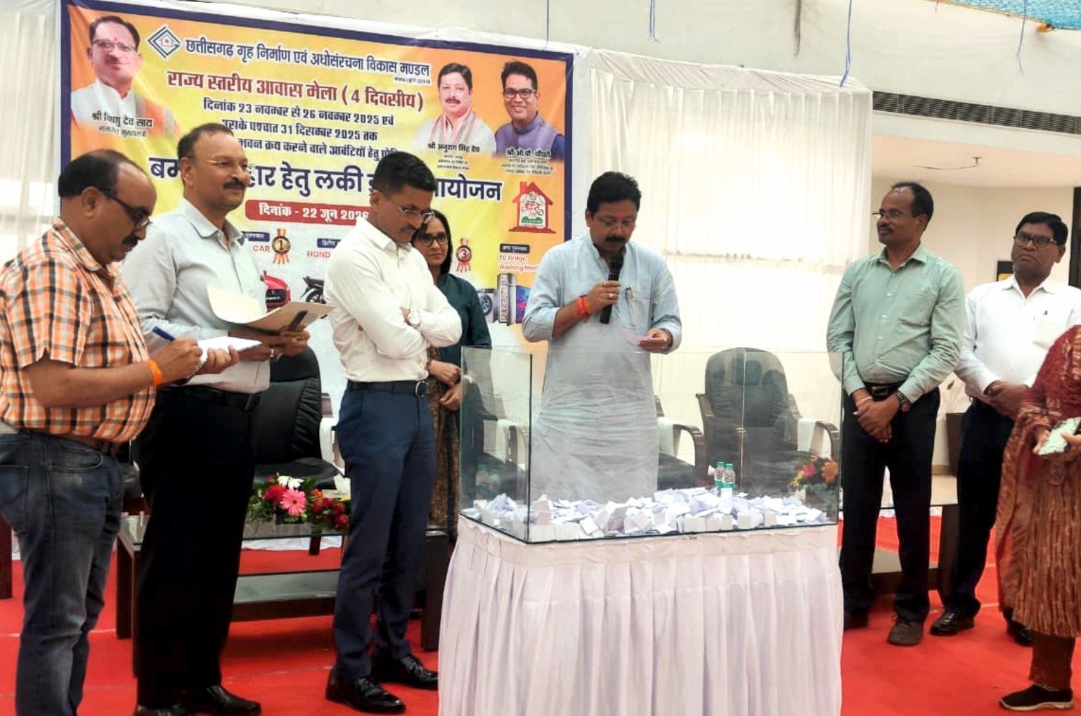 आवास मेला के लक्की ड्रॉ में पूजा बरेठ की निकली किस्मत, जीती मारुति स्विफ्ट; 25 जून को होगा पुरस्कार वितरण