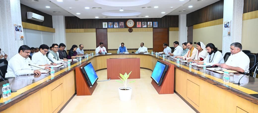 छत्तीसगढ़ को ग्रीन एनर्जी हब बनाने की तैयारी: साय कैबिनेट ने CBG नीति को दी मंजूरी, किसानों को होगी डबल कमाई छत्तीसगढ़ को ग्रीन एनर्जी हब बनाने की तैयारी: साय कैबिनेट ने CBG नीति को दी मंजूरी, किसानों को होगी डबल कमाई