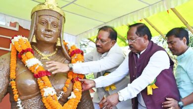 रानी दुर्गावती की प्रतिमा पर CM साय ने किया माल्यार्पण: बोले—मुगलों के सामने नहीं झुकीं, उनका बलिदान अमर रहेगा