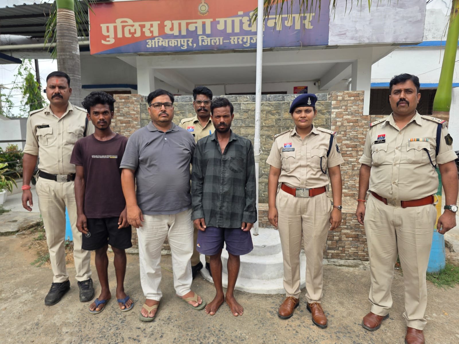 अवैध खनन रोकने पहुंची टीम से अभद्रता: 5 पर FIR, 4 गिरफ्तार; सरकार बोली- कार्रवाई में बाधा डालने वालों को नहीं बख्शेंगे