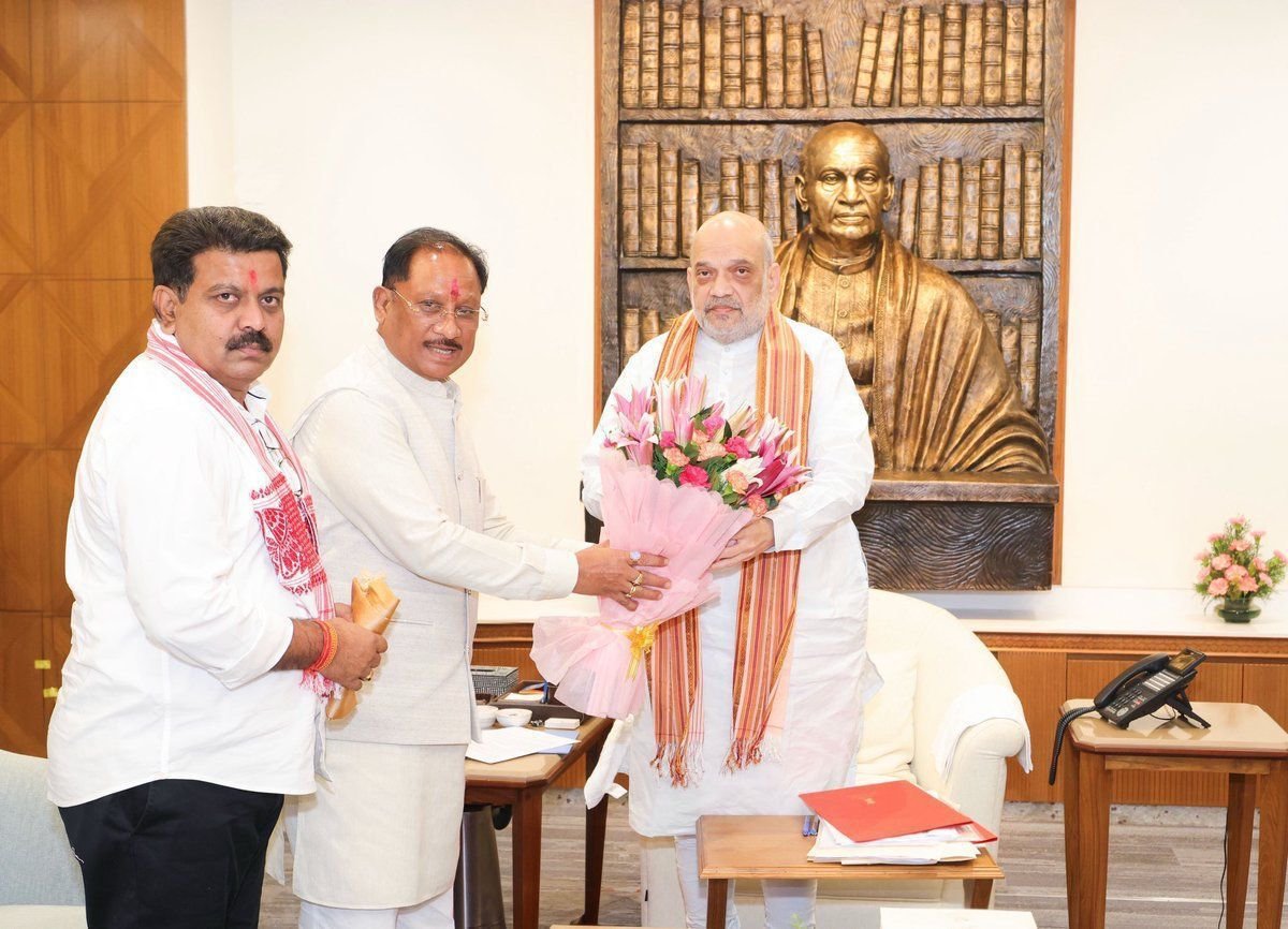 बस्तर में विकास और जनविश्वास का मजबूत हो रहा है आधार: केंद्रीय गृहमंत्री अमित शाह से मिले मुख्यमंत्री विष्णुदेव साय