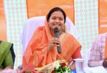 जगरगुंडा पहुंचीं लक्ष्मी राजवाड़े: सड़क मार्ग से पहुंचने वाली पहली महिला मंत्री बनीं, कभी नक्सलगढ़ रहे इलाके में विकास का संदेश