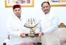 रायपुर में CM साय से मिले कर्नाटक के राज्यपाल थावरचंद गहलोत: बस्तर आर्ट भेंट कर किया स्वागत, जनहित के मुद्दों पर हुई चर्चा
