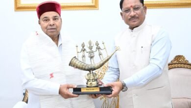 रायपुर में CM साय से मिले कर्नाटक के राज्यपाल थावरचंद गहलोत: बस्तर आर्ट भेंट कर किया स्वागत, जनहित के मुद्दों पर हुई चर्चा