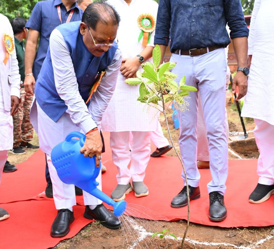 राम वाटिका में रुद्राक्ष का पौधारोपण: CM विष्णु देव साय ने पर्यावरण और मातृशक्ति को जोड़ा, प्रदेशवासियों से की खास अपील
