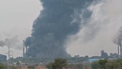 रायपुर के स्टील प्लांट में आग का तांडव: टर्बाइन लीकेज से भड़की लपटें, दूर-दूर तक दिखा काला धुआं