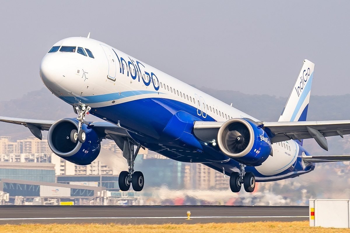 IndiGo फ्लाइट में बर्ड स्ट्राइक से हड़कंप: बेंगलुरु एयरपोर्ट पर उड़ान से पहले टला बड़ा हादसा, यात्रियों की जान रही सुरक्षित IndiGo फ्लाइट में बर्ड स्ट्राइक से हड़कंप: बेंगलुरु एयरपोर्ट पर उड़ान से पहले टला बड़ा हादसा, यात्रियों की जान रही सुरक्षित