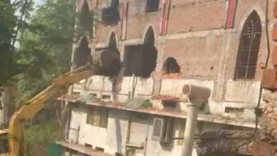 रायपुर में हाई अलर्ट के बीच बुलडोजर कार्रवाई, भारी पुलिस बल की मौजूदगी में तोड़ा गया विवादित ढांचा