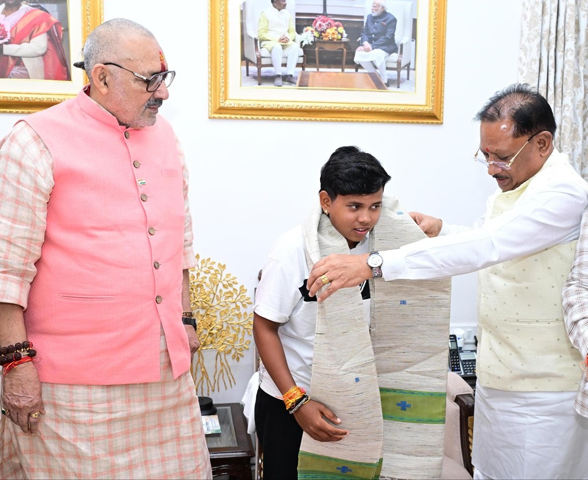 भारतीय अंडर-19 महिला क्रिकेट टीम में महक का चयन, श्रीलंका दौरे के लिए बनीं उपकप्तान, सीएम साय ने किया सम्मानित