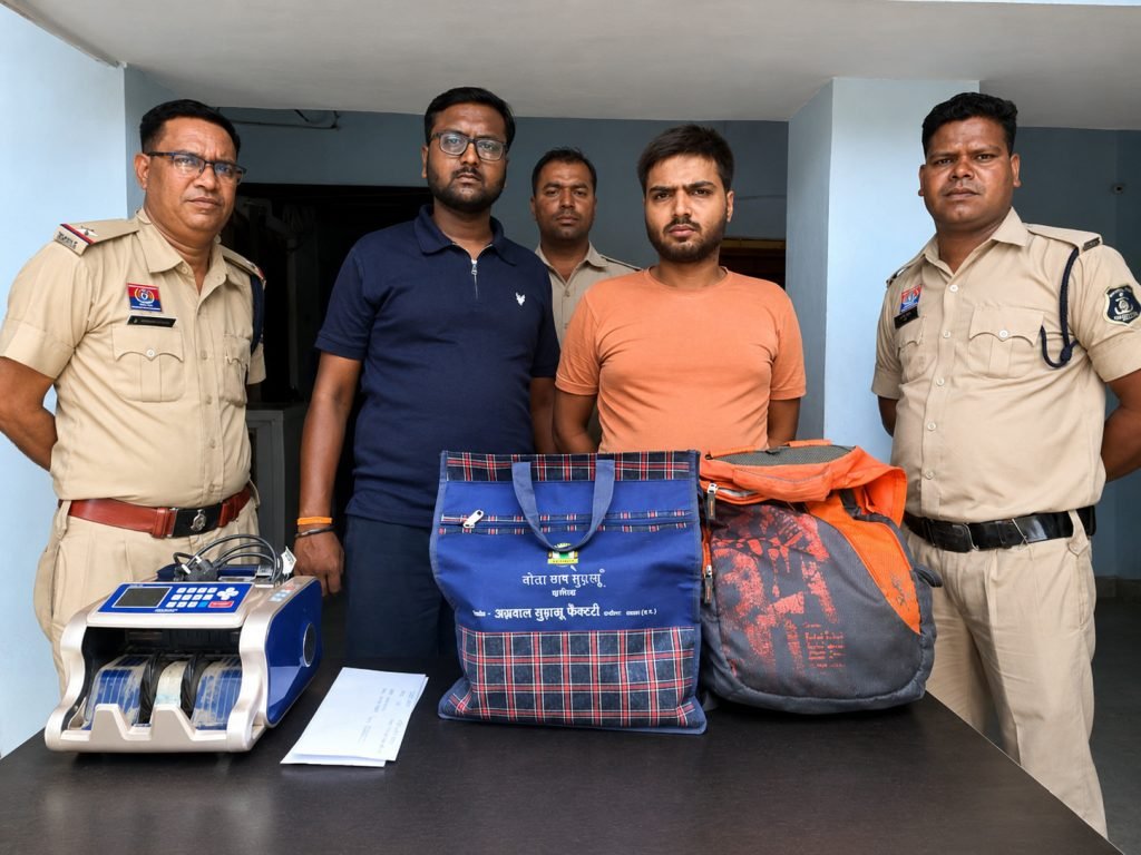 IPL फाइनल पर करोड़ों का सट्टा! रायगढ़ पुलिस की बड़ी कार्रवाई, ₹32 लाख कैश के साथ 2 सटोरी गिरफ्तार