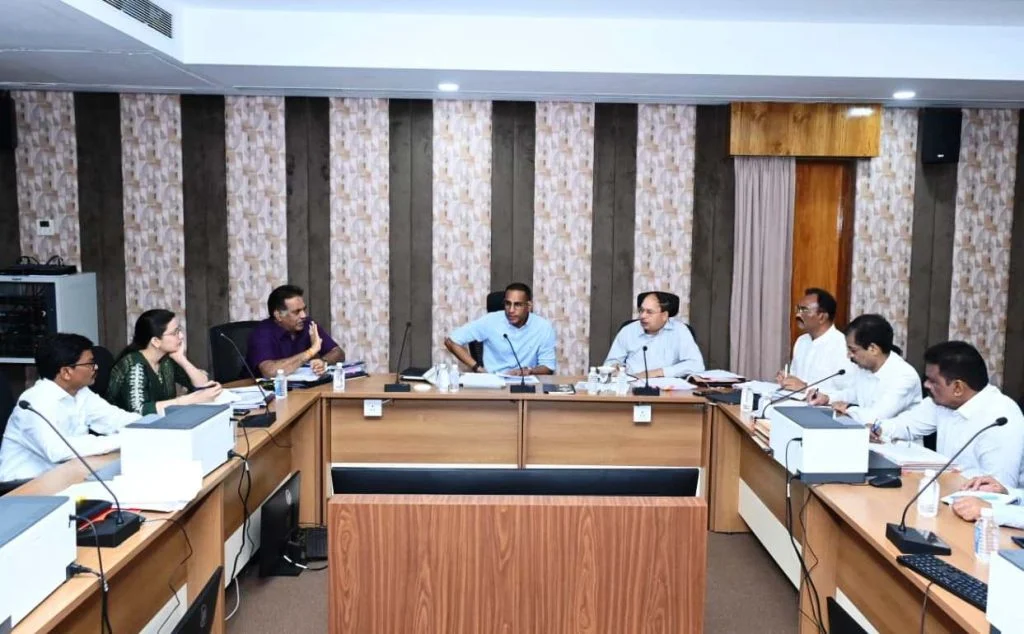 PWD सचिव सख्त: 30 जून तक टेंडर, 31 जुलाई तक कार्यादेश जारी करने के निर्देश