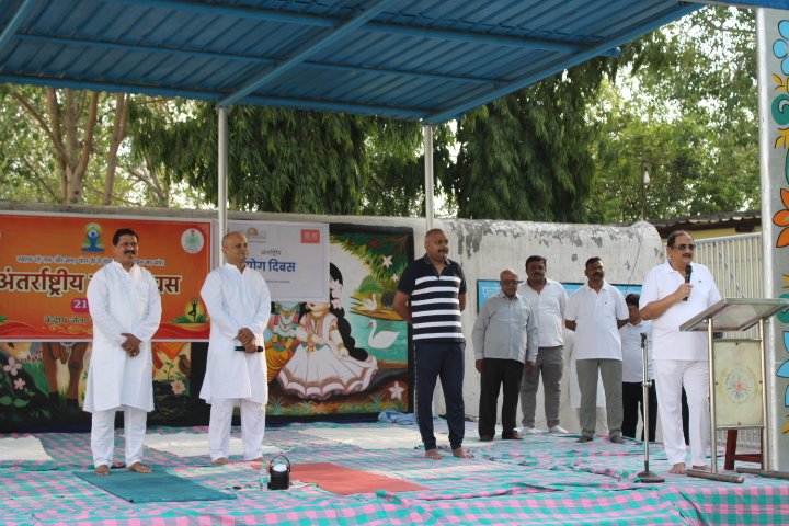 छत्तीसगढ़ की 33 जेलों में योग दिवस की गूंज, हजारों बंदियों ने किया योगाभ्यास छत्तीसगढ़ की 33 जेलों में योग दिवस की गूंज, हजारों बंदियों ने किया योगाभ्यास
