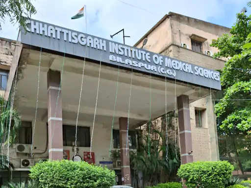 बिलासपुर में डॉक्टरों ने रचा मिसाल: कटी श्वासनली की जटिल सर्जरी कर युवक को दिया नया जीवन