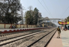 मुंगेर रेलवे स्टेशन पर शॉर्टकट पड़ा भारी, ट्रेन और प्लेटफॉर्म के बीच गिरकर युवक की दर्दनाक मौत