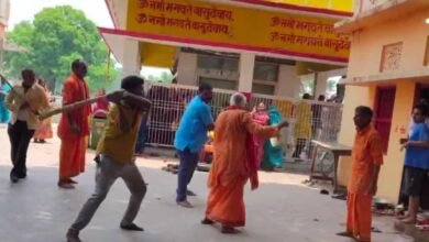 देवरिया: प्राचीन शिव मंदिर में चढ़ावे के लिए खूनी संघर्ष, बुजुर्ग पुजारी को लाठी-डंडों से पीटा,