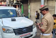 फर्जी विधायक पास और लाल-नीली बत्ती वाली लग्जरी कार: इटावा में VIP ठाट-बाट दिखाकर झाड़ रहा था रौब, लगा 20000 का जुर्माना