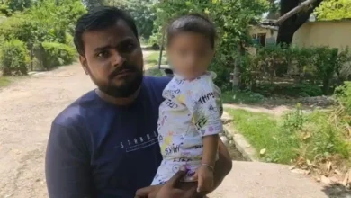 बेटी की गुल्लक तोड़ी, घर से चुराए गहने… फिर मासूम को पड़ोसियों के पास छोड़कर प्रेमी संग भाग गई कलयुगी मां