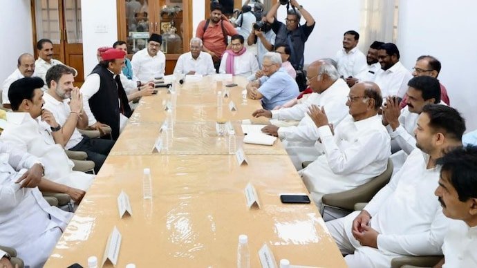 विपक्षी INDI गठबंधन की आज अहम बैठक, 23 दल होंगे शामिल, DMK ने किनारा कर बढ़ाई राजनीतिक हलचल