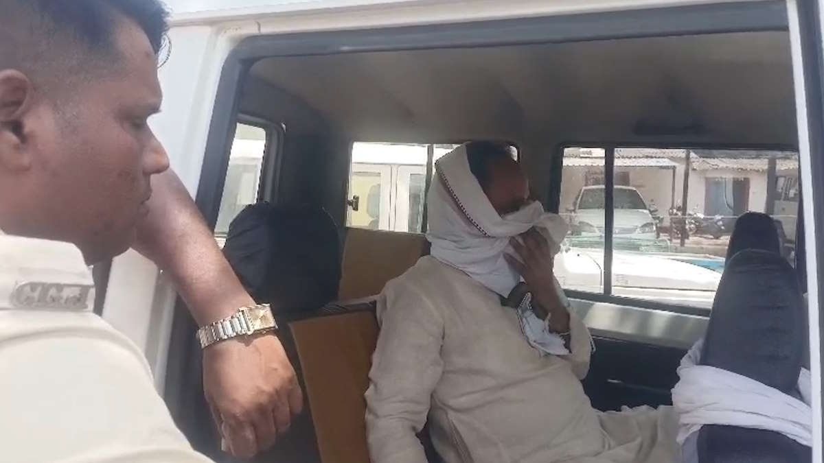 दुष्कर्म आरोपी ‘चावल वाले बाबा’ को जेल से रायपुर लाया गया: तबीयत बिगड़ने पर मेकाहारा में होगा इलाज, साजिश की आशंका जताई दुष्कर्म आरोपी ‘चावल वाले बाबा’ को जेल से रायपुर लाया गया: तबीयत बिगड़ने पर मेकाहारा में होगा इलाज, साजिश की आशंका जताई