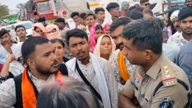 परीक्षा परिणाम में गड़बड़ी को लेकर छात्रों का प्रदर्शन, NH-30 पर तीन घंटे से चक्काजाम