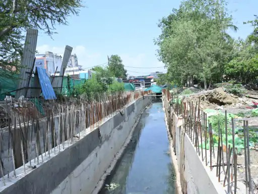 महाराजबंध तालाब STP की धीमी रफ्तार पर एक्शन, ठेकेदार पर लटकी भुगतान रोकने की तलवार