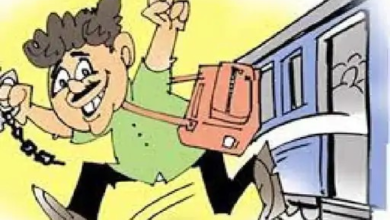 आजाद हिंद एक्सप्रेस में महिला का हैंडबैग चोरी, सोने की अंगूठी- मोबाइल समेत 33 हजार का सामान गायब