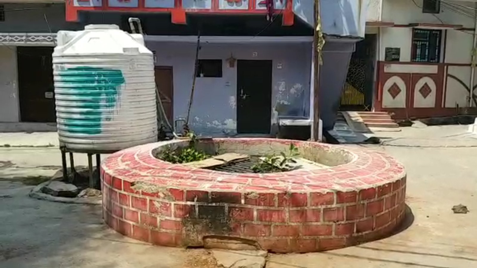 कभी 600 घरों की प्यास बुझाने वाला ऐतिहासिक कुआं आज उपेक्षा का शिकार, संरक्षण की उठी मांग कभी 600 घरों की प्यास बुझाने वाला ऐतिहासिक कुआं आज उपेक्षा का शिकार, संरक्षण की उठी मांग