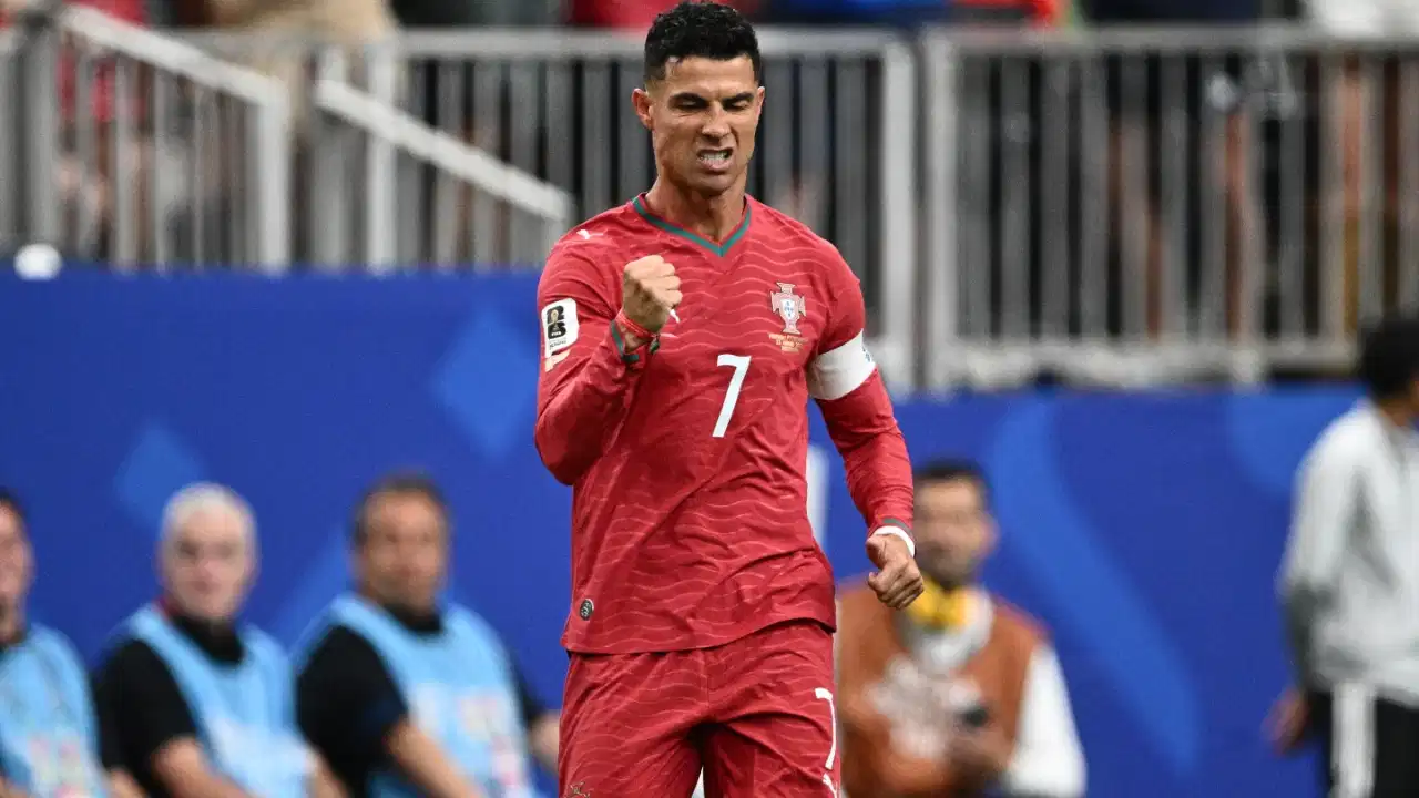 क्रिस्टियानो रोनाल्डो ने FIFA WC 2026 में खोला खाता, 2 गोल दागकर तोड़े ये रिकॉर्ड क्रिस्टियानो रोनाल्डो ने FIFA WC 2026 में खोला खाता, 2 गोल दागकर तोड़े ये रिकॉर्ड