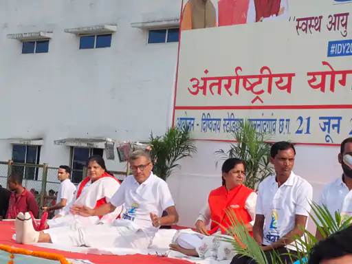 राजनांदगांव में योग दिवस पर उमड़ा जनसैलाब, दिग्विजय स्टेडियम में सामूहिक योगाभ्यास राजनांदगांव में योग दिवस पर उमड़ा जनसैलाब, दिग्विजय स्टेडियम में सामूहिक योगाभ्यास