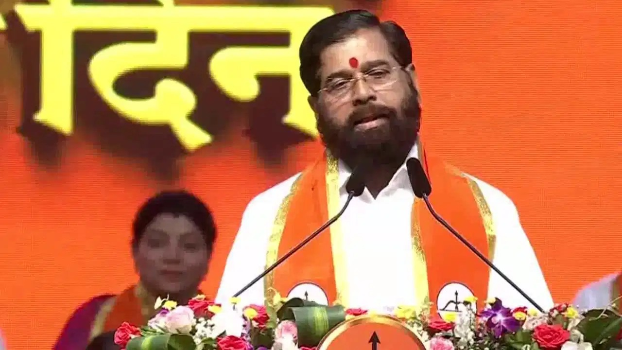 कुत्ते झुंड में भौंकते हैं, टाइगर अकेले शिकार करता है… शिंदे का तंज, उद्धव ठाकरे की और बढ़ाई टेंशन