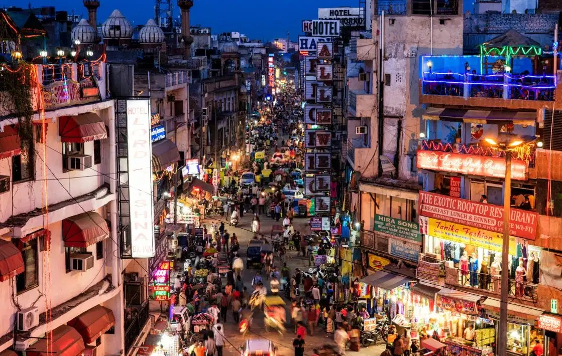 मालवीय नगर अग्निकांड के बाद बड़ा एक्शन: महिपालपुर के 250 अवैध होटलों पर गिरेगी गाज