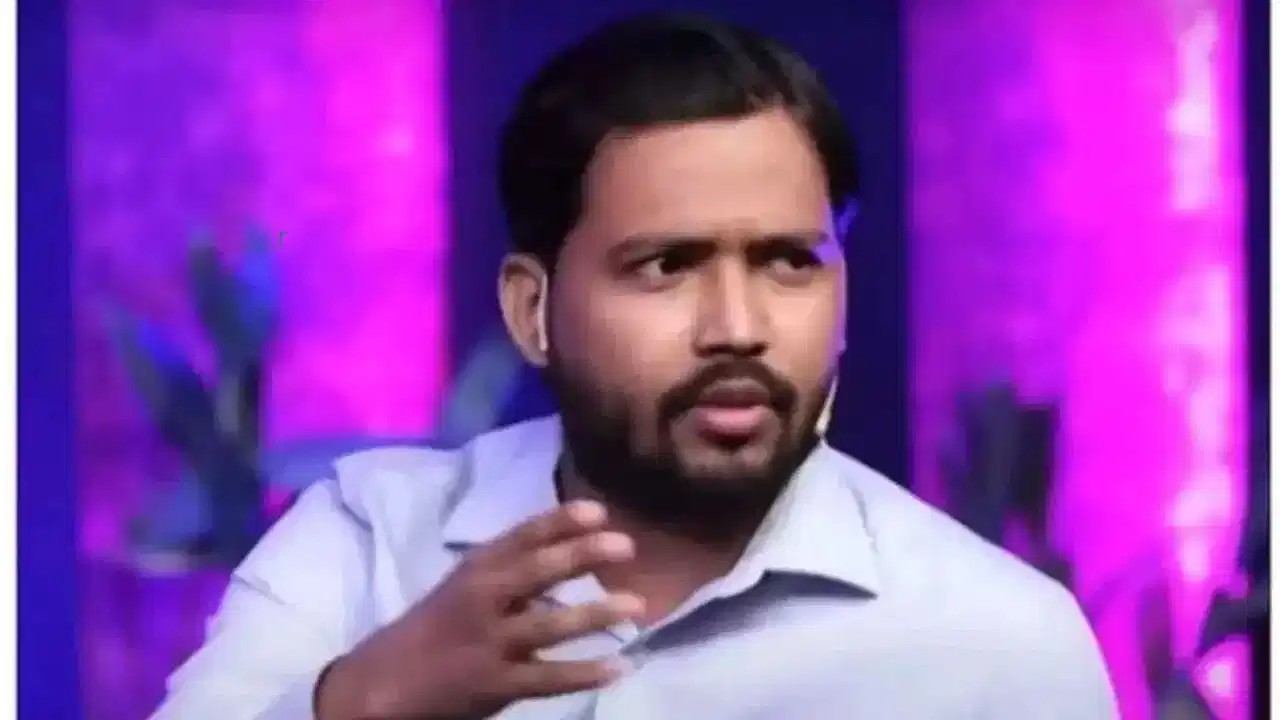 पटना फायरिंग मामला: सरेंडर करने पहुंचे खान सर, आर्म्स एक्ट के तहत दर्ज हुआ है केस