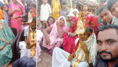अनोखा विवाह! 4 बेटों ने मिलकर कराई माता-पिता की शादी, 25 साल बाद दूल्हा-दुल्हन बने रतना और कड़वी देवी