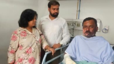कुसुम स्मेल्टर्स प्लांट में फिर हादसा: गर्म स्पंज आयरन की चपेट में आए 3 कर्मचारी, मचा हड़कंप कुसुम स्मेल्टर्स प्लांट में फिर हादसा: गर्म स्पंज आयरन की चपेट में आए 3 कर्मचारी, मचा हड़कंप