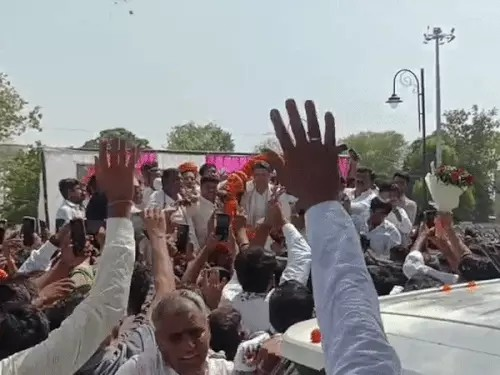 सचिन पायलट का हिण्डौन सिटी में जोरदार स्वागत:सकरघटा में राजेश पायलट की मूर्ति का करेंगे अनावरण, किसान सम्मेलन को भी करेंगे संबोधित सचिन पायलट का हिण्डौन सिटी में जोरदार स्वागत:सकरघटा में राजेश पायलट की मूर्ति का करेंगे अनावरण, किसान सम्मेलन को भी करेंगे संबोधित