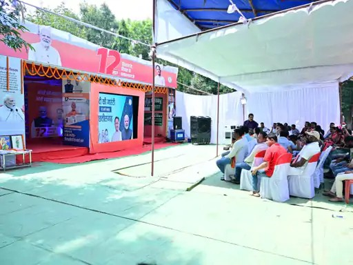 जशपुर में मोदी सरकार के 12 साल पूरे होने पर फोटो प्रदर्शनी का शुभारंभ