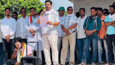 किसानों को नहीं मिल रहा पेट्रोल-डीजल, विधायक ने SDM को सौंपा शिकायत पत्र