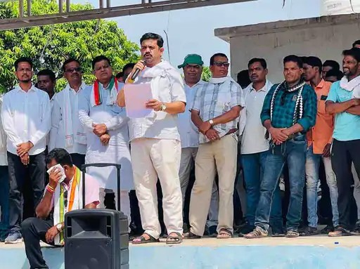 किसानों को नहीं मिल रहा पेट्रोल-डीजल, विधायक ने SDM को सौंपा शिकायत पत्र किसानों को नहीं मिल रहा पेट्रोल-डीजल, विधायक ने SDM को सौंपा शिकायत पत्र