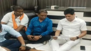 कोरबा निगम के कार्यक्रम में अव्यवस्था पर विवाद: सभापति जमीन पर बैठे, प्रभारी सचिव को नोटिस कोरबा निगम के कार्यक्रम में अव्यवस्था पर विवाद: सभापति जमीन पर बैठे, प्रभारी सचिव को नोटिस