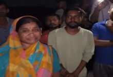 नकटी गांव पहुंचे पूर्व विधायक, विस्थापित परिवारों के पुनर्वास और मूलभूत सुविधाओं की उठाई मांग