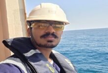 ‘आसमान में जंग और नीचे दहशत’—रायपुर का रुद्रांश 3 महीने होर्मुज में फंसा, ड्रोन मलबा गिरा तो कांप उठा पूरा जहाज
