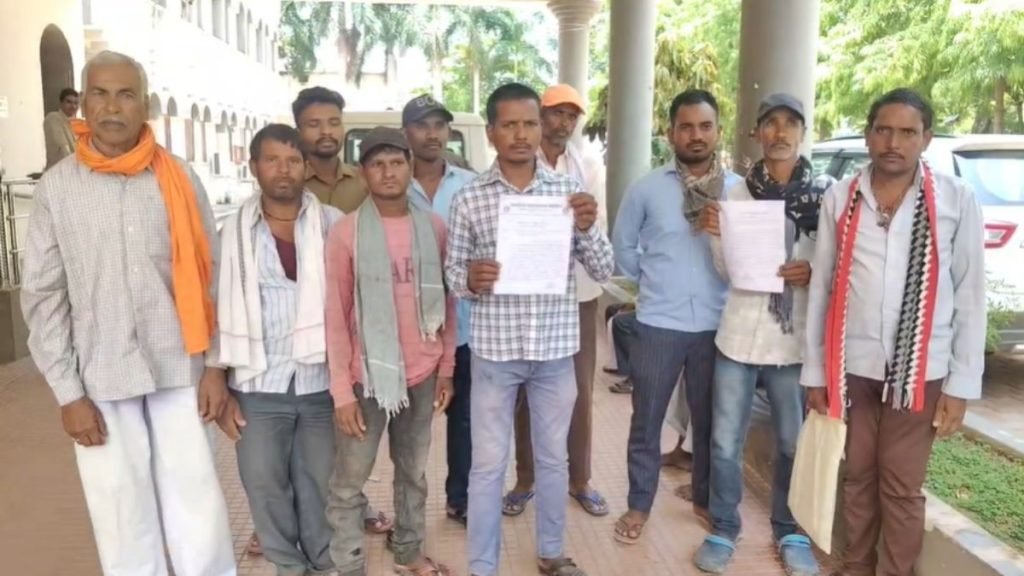 धमतरी: 250 एकड़ शासकीय भूमि पर अवैध कब्जे के विरोध में ग्रामीणों का प्रदर्शन, कार्रवाई नहीं हुई तो चक्का जाम की चेतावनी