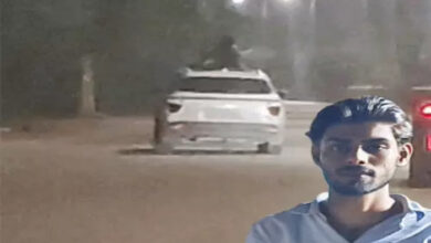 सनरूफ स्टंट का VIDEO वायरल: हाईवे पर लापरवाही से कार दौड़ाने वाला युवक पकड़ा गया, युवतियों को चेतावनी देकर छोड़ा