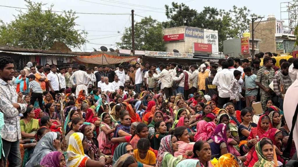 किसानों की जमीन पर फर्जी NOC का आरोप, भूपेश बघेल ने तिल्दा थाना घेरा