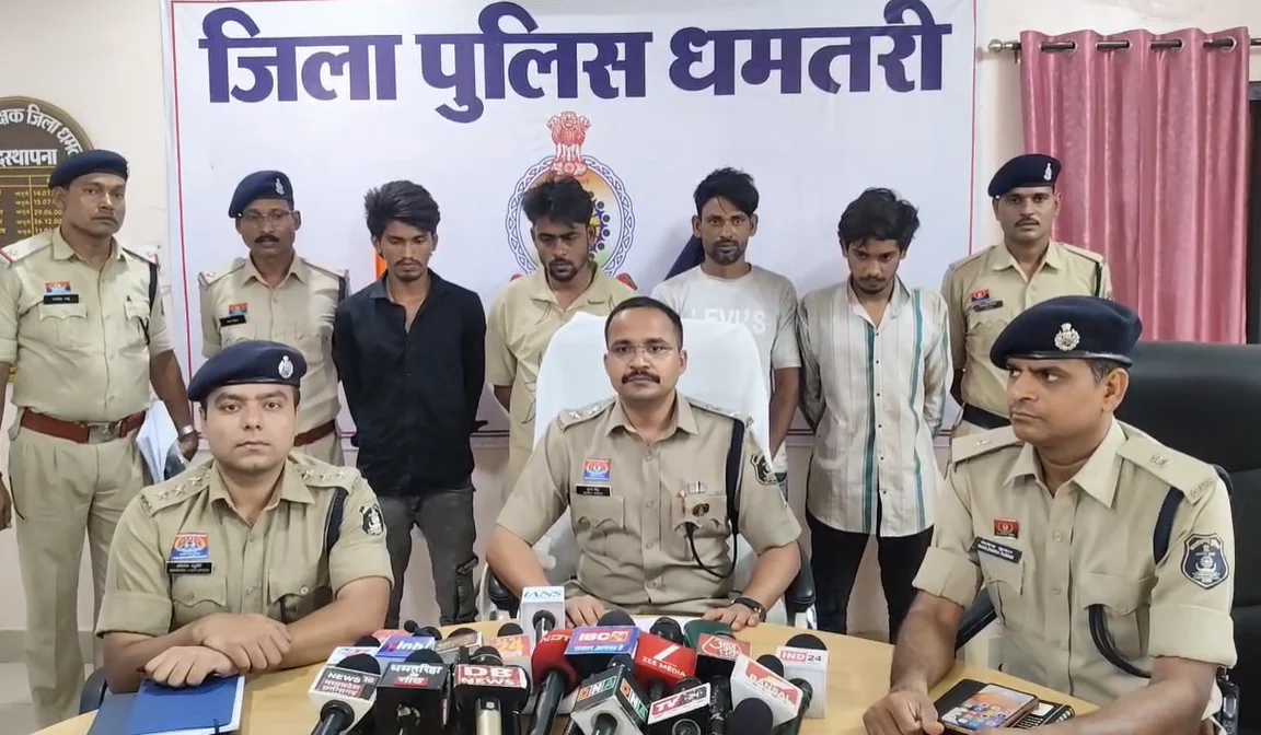 धमतरी में 480 किलो गांजा जब्त: 2 करोड़ से ज्यादा की खेप पकड़ाई, रायपुर-UP सप्लाई की तैयारी, नाबालिग समेत 5 गिरफ्तार