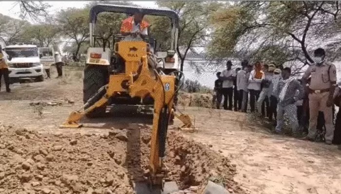 गड़े धन और नरबलि की आशंका से दहला गांव, 8 रहस्यमयी मौतों का इंतजार कर रहा सच गड़े धन और नरबलि की आशंका से दहला गांव, 8 रहस्यमयी मौतों का इंतजार कर रहा सच