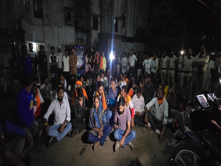 तुलसी गमले के पास रील बना रहा था वीडियो, फिर भड़की हिंसा: महिलाओं पर लाठी-डंडों से हमला; इलाके में तनाव तुलसी गमले के पास रील बना रहा था वीडियो, फिर भड़की हिंसा: महिलाओं पर लाठी-डंडों से हमला; इलाके में तनाव
