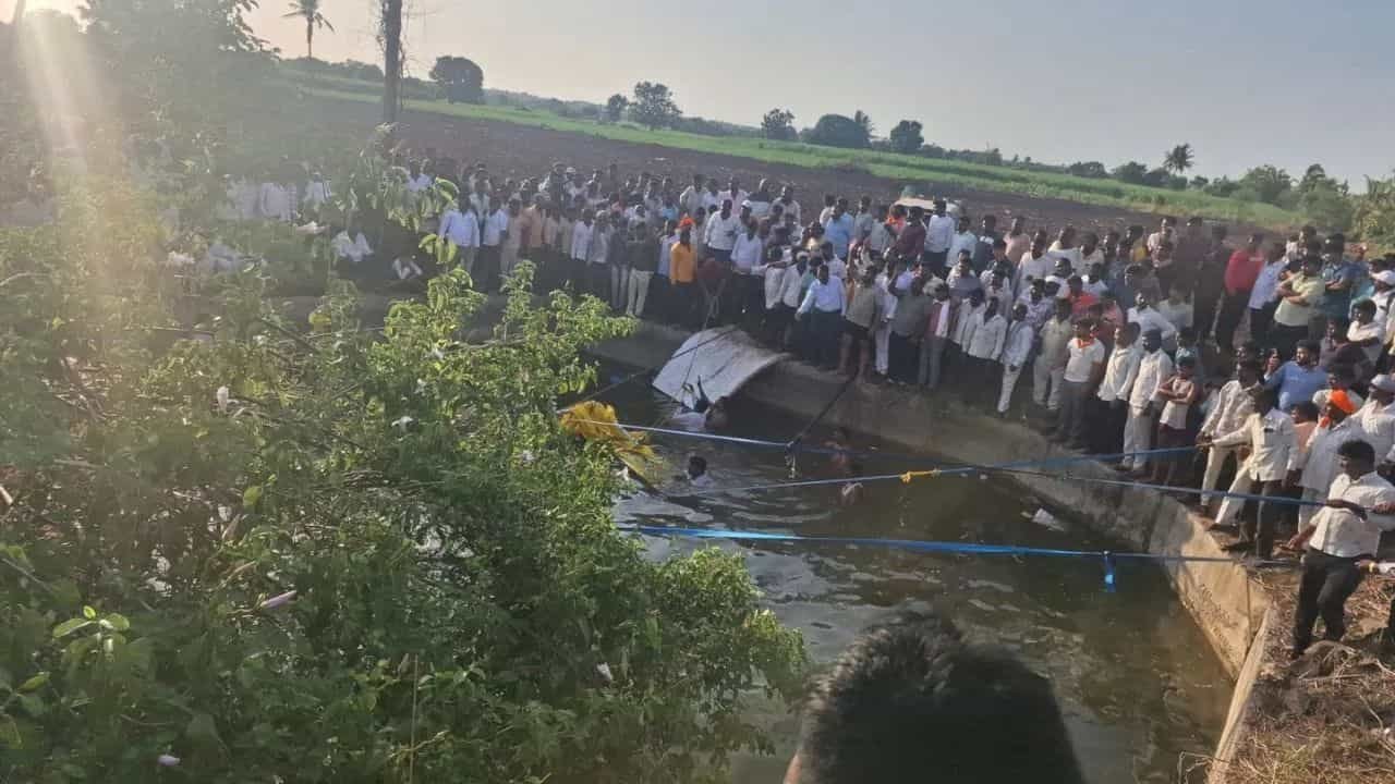 महाराष्ट्र के पंढरपुर में बड़ा हादसा… कुएं में गिरी श्रद्धालुओं से भरी पिकअप, 14 लोगों की मौत