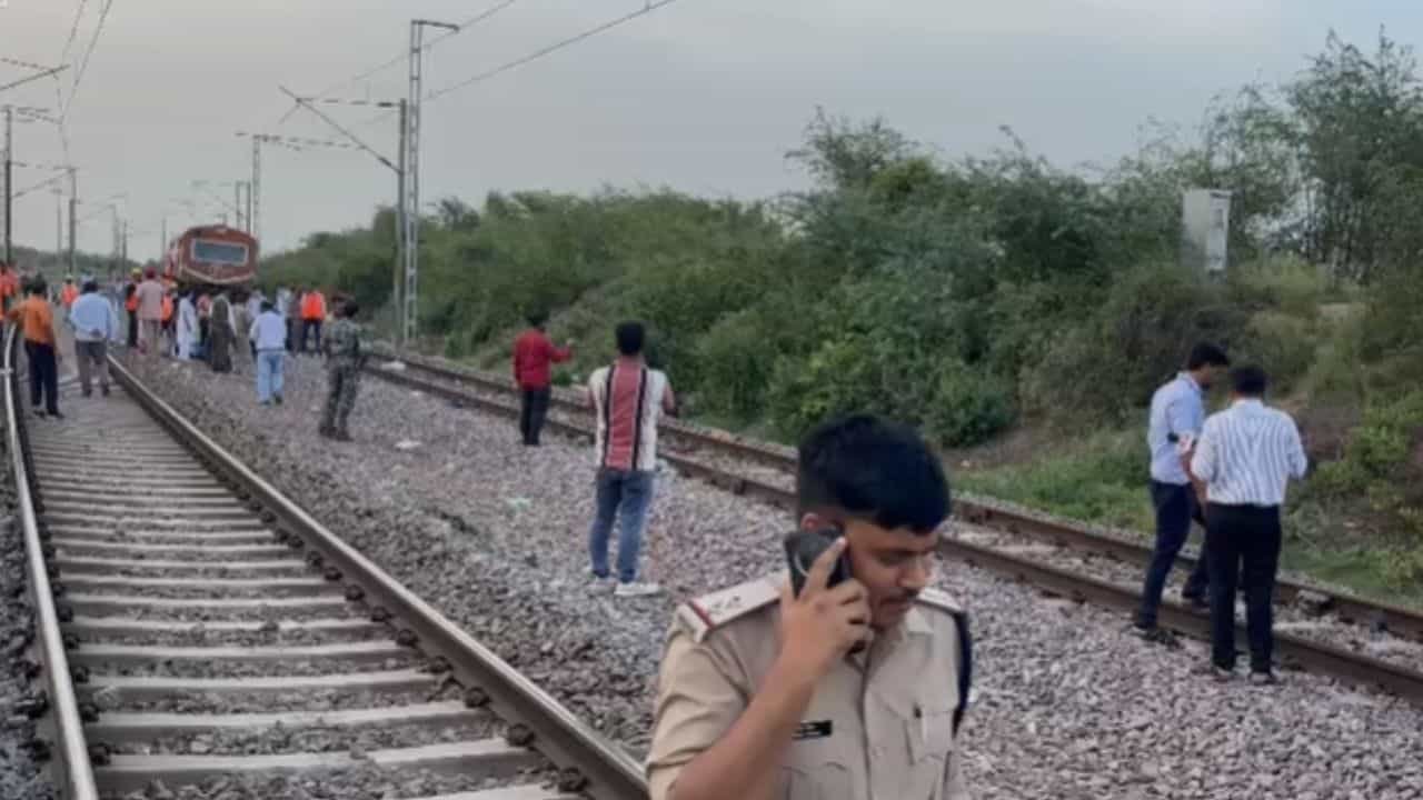 मुरैना ट्रेन हादसा: आग की अफवाह से कूदे यात्री, पातालकोट एक्सप्रेस ने 4 लोगों को रौंदा