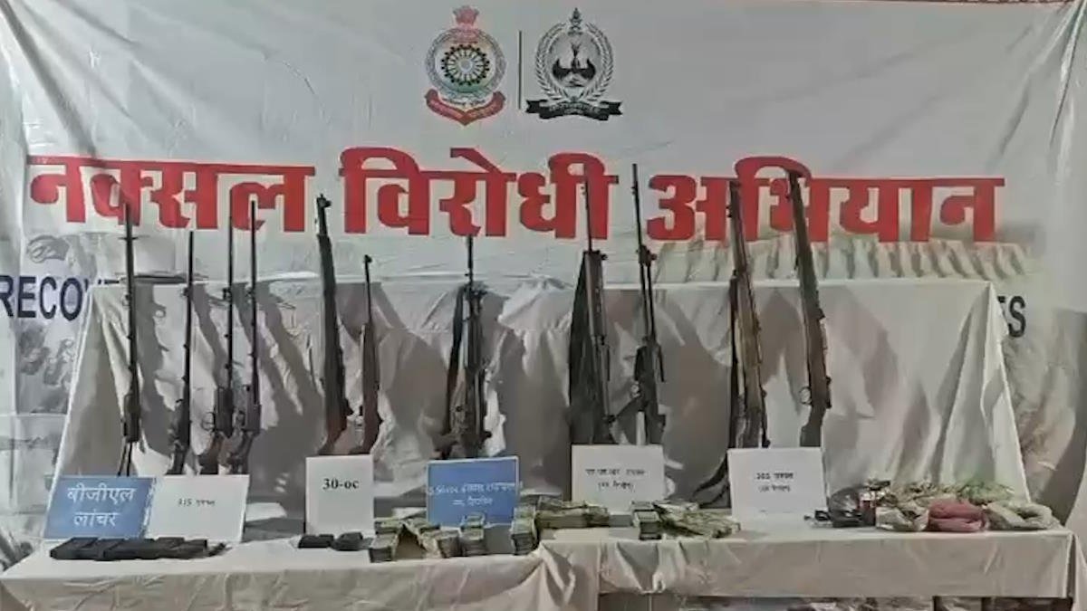 नारायणपुर में सुरक्षाबलों का बड़ा एक्शन: टेकला जंगल से हथियारों का जखीरा, तोयामेटा से 24 लाख कैश बरामद